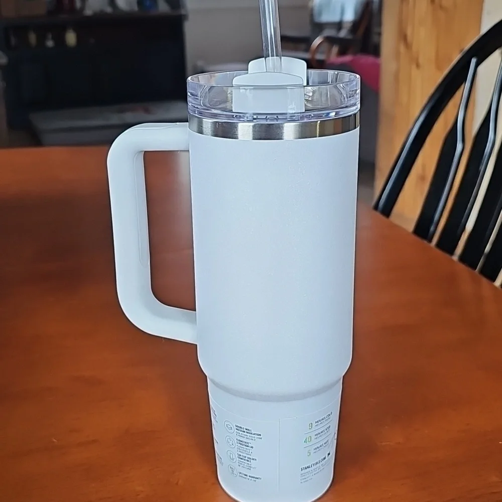 Stanley 30 oz Quencher H2.0 Tumbler - Picture 3 of 5